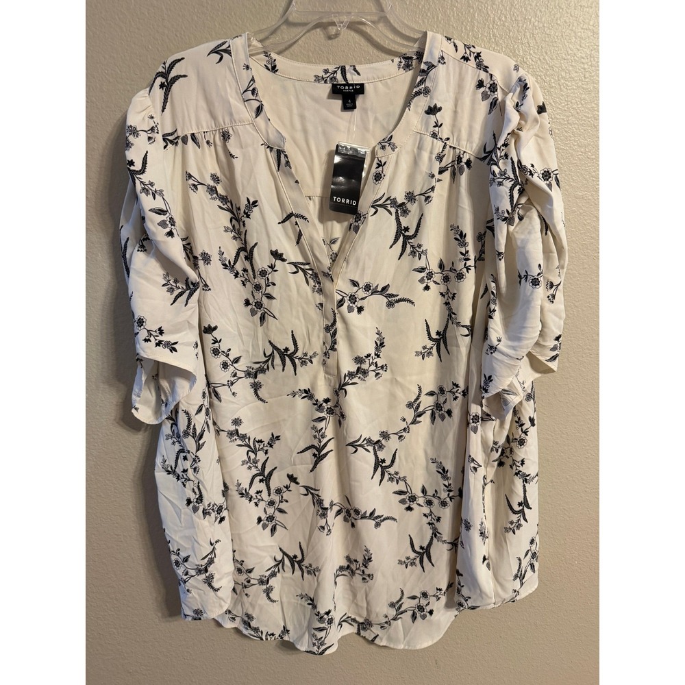 Torrid Harper Georgette  Short Sleeve Blouse Bloomin Floral White Black 4 4X